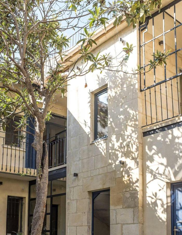 Bed and Breakfast Sous Le Neflier Nimes Exterior foto