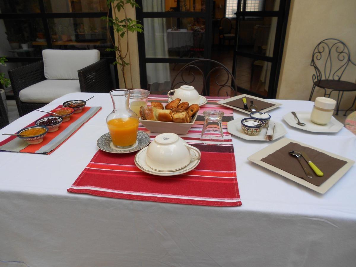 Bed and Breakfast Sous Le Neflier Nimes Exterior foto