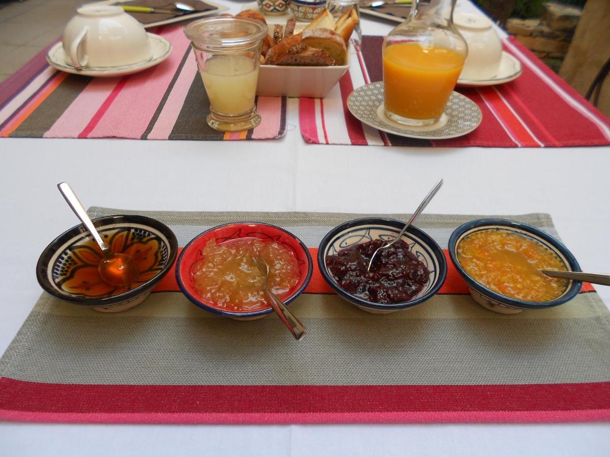 Bed and Breakfast Sous Le Neflier Nimes Exterior foto