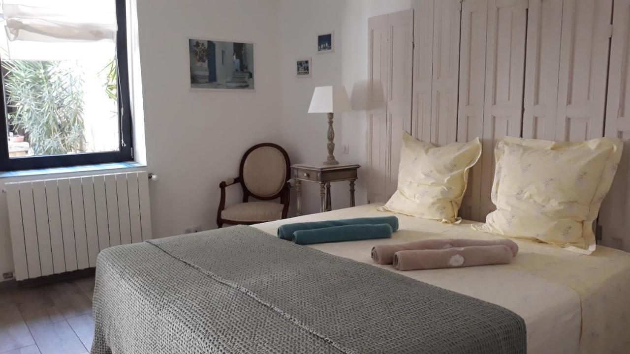 Bed and Breakfast Sous Le Neflier Nimes Exterior foto