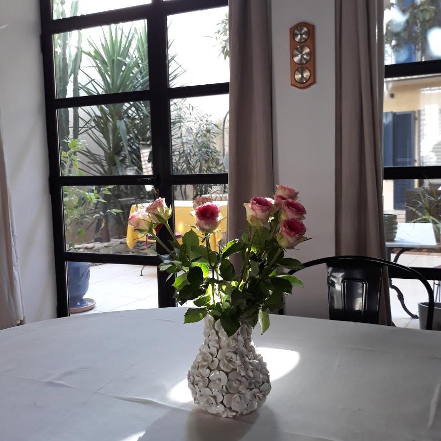 Bed and Breakfast Sous Le Neflier Nimes Exterior foto
